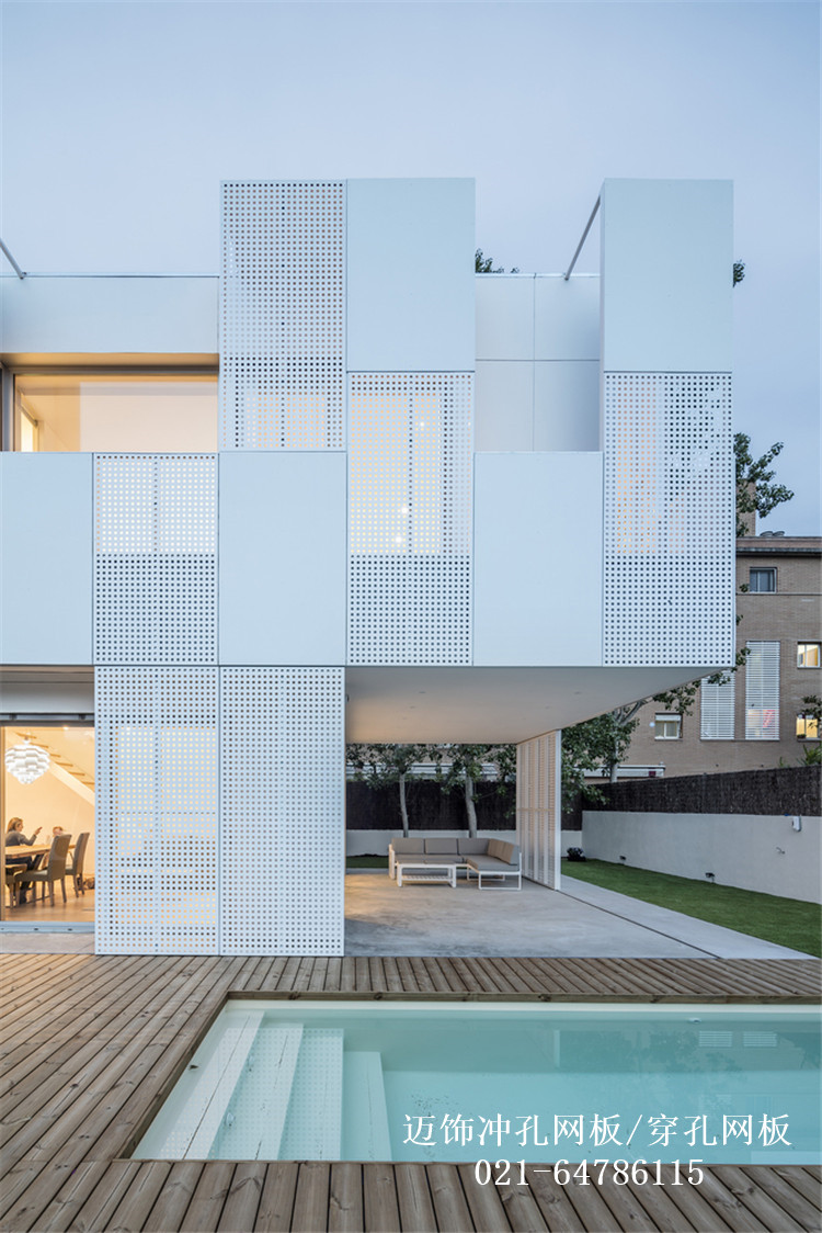 西班牙住宅外立面的穿孔铝板/冲孔铝板