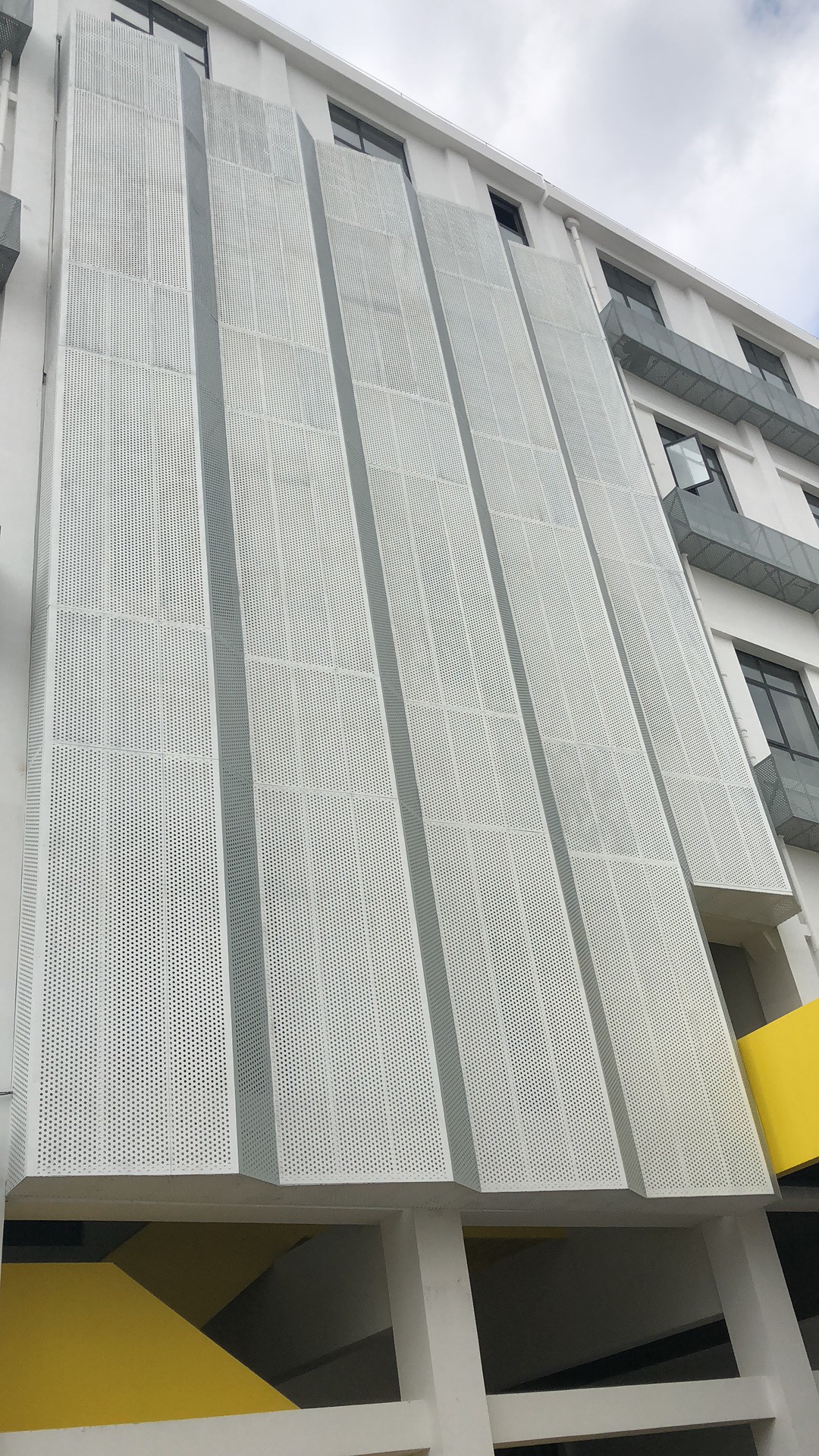 大厦门头银灰色铝单板-异形铝单板定做_铝天花板-广东德普龙建材有限公司