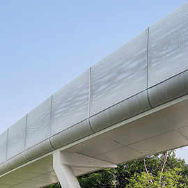 上海泰同栈慢行桥的穿孔铝板栏板